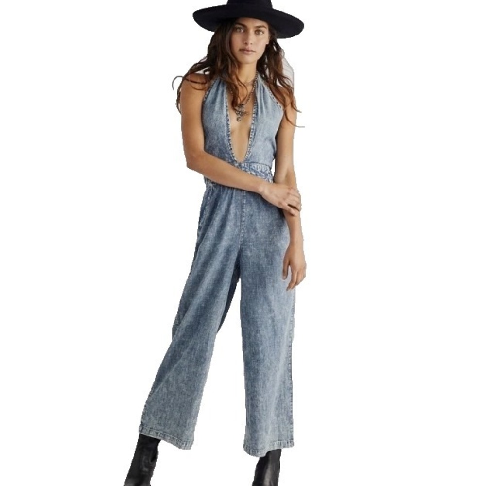 We The Free C'est La Vie Sz M One-Piece Halter Tie Back Chambray Denim Jumpsuit